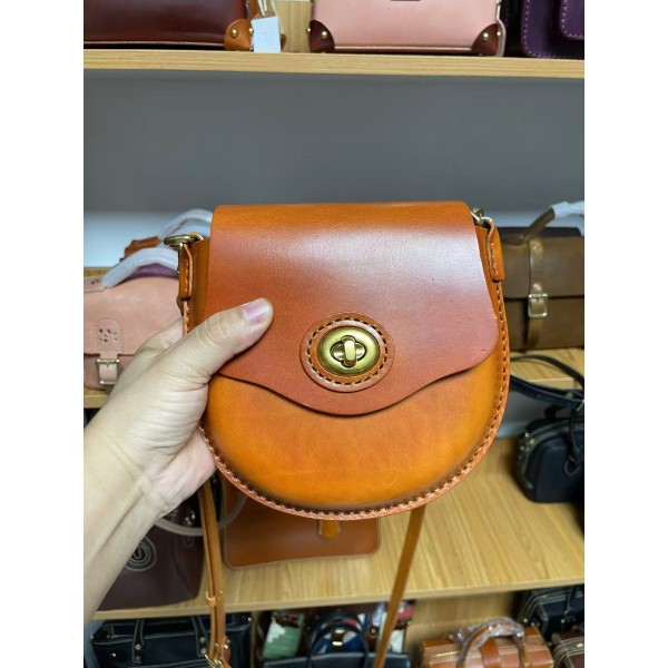 Handmade, thickened oil-waxed vegetable-tanned leather mobile phone shoulder/crossbody bag